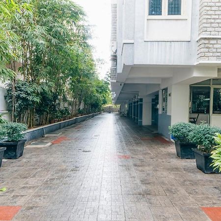 At Home Apartamento Hyderabad Exterior foto
