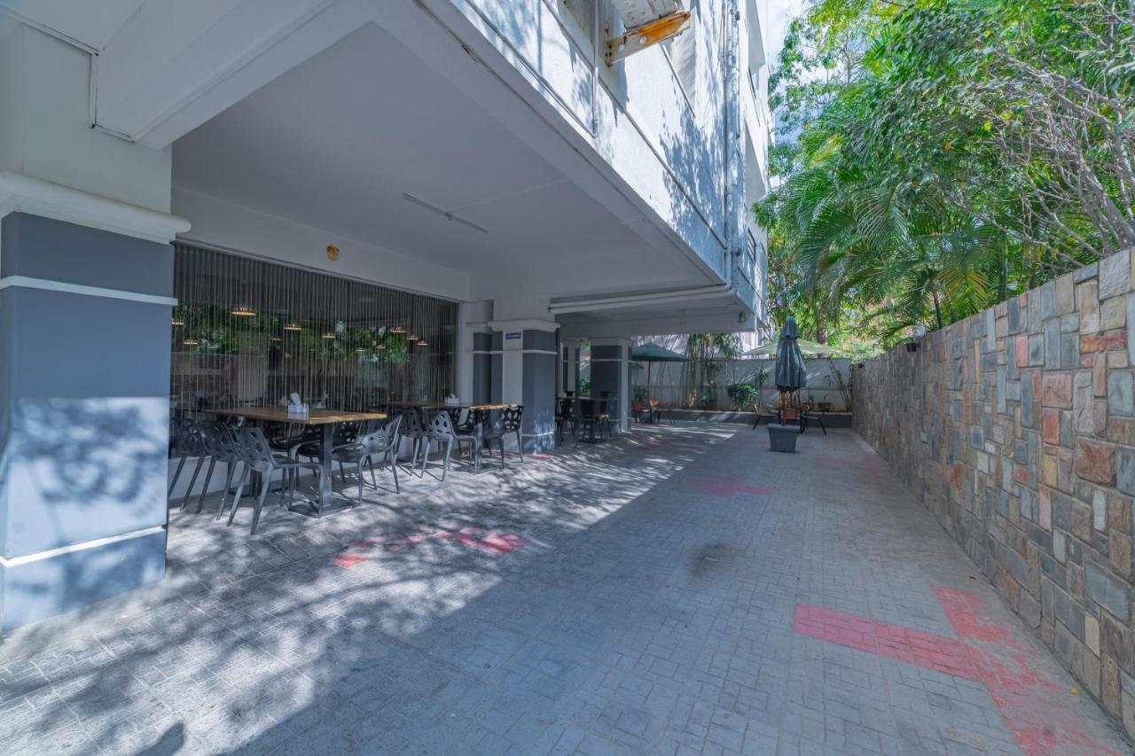 At Home Apartamento Hyderabad Exterior foto
