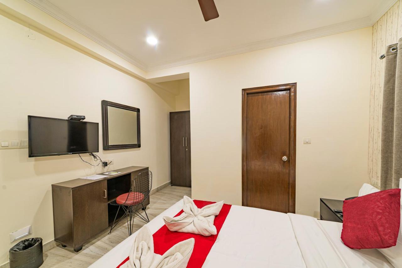 At Home Apartamento Hyderabad Exterior foto