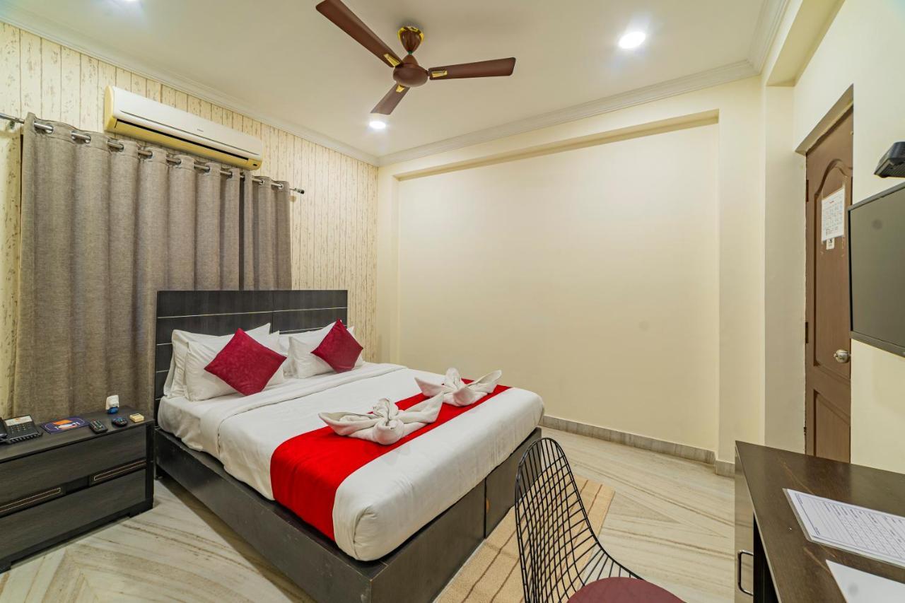 At Home Apartamento Hyderabad Exterior foto